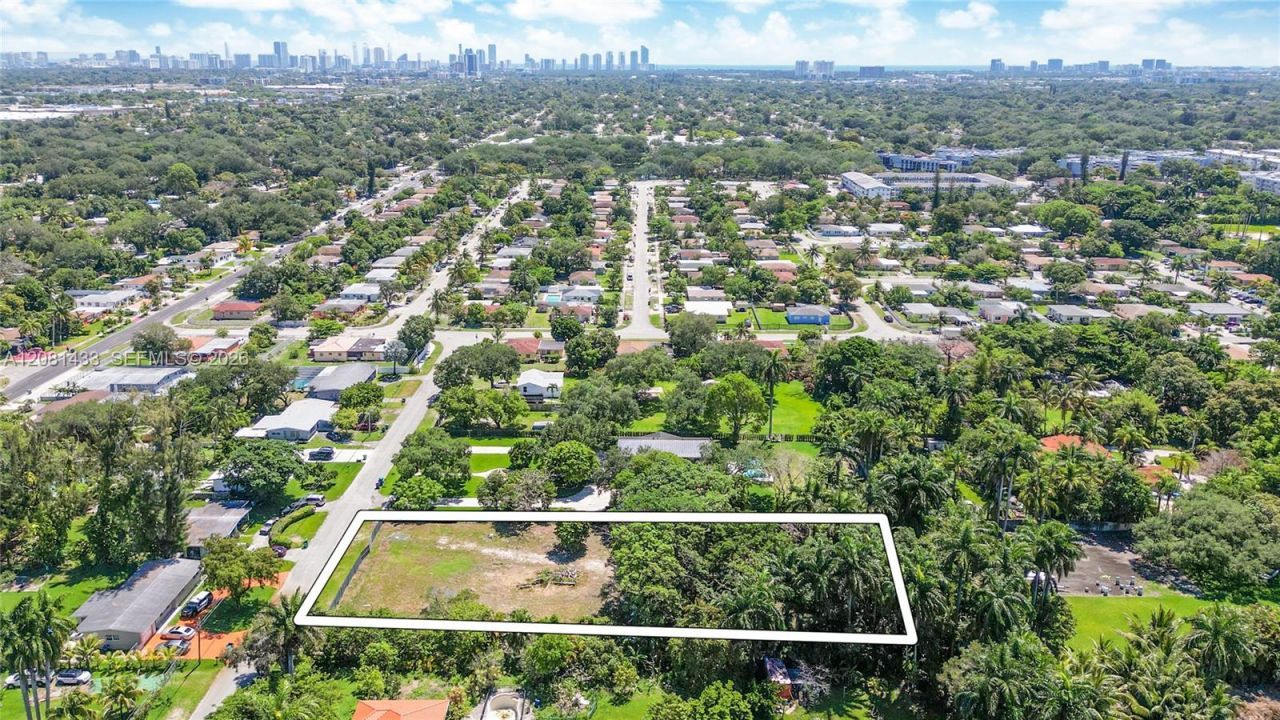 350 NE 158th St , Miami, FL 33162 Photo