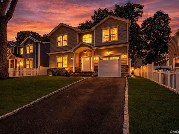 9 Hickory Road, Bayville, NY 11709