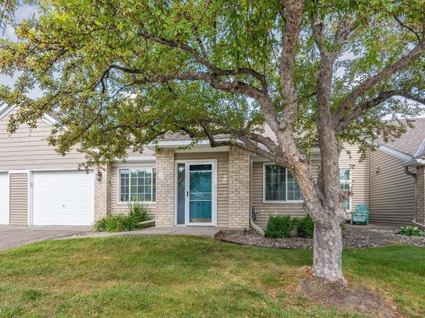 569 Mission Hills Drive , Chanhassen, MN 55317