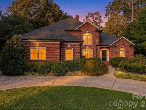 1515 8th Street NW, Hickory, NC 28601