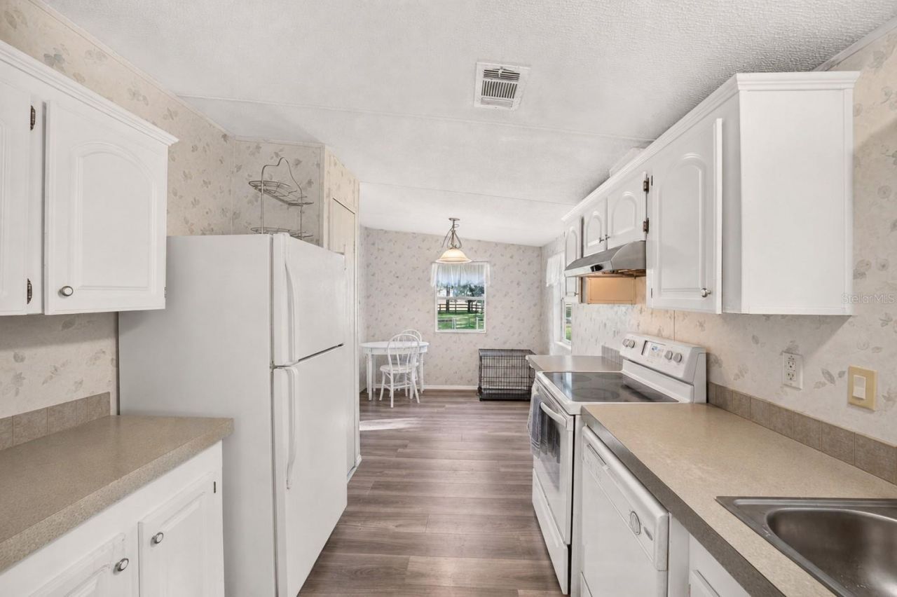6051 SE 148th Terrace , Morriston, FL 32668 Photo