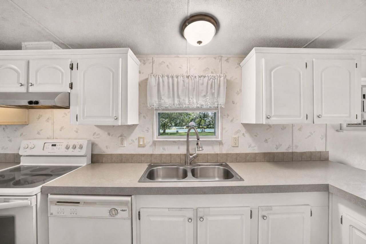 6051 SE 148th Terrace , Morriston, FL 32668 Photo