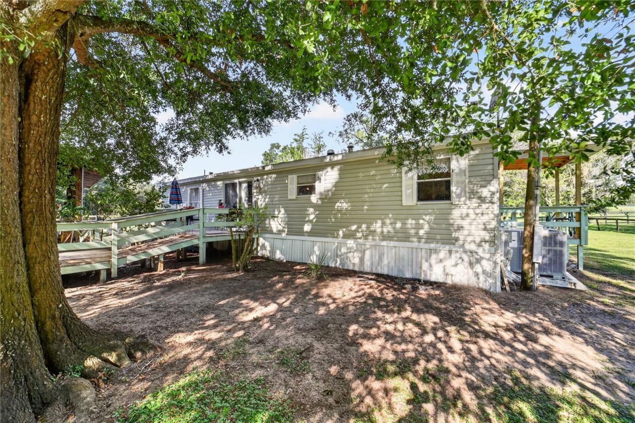 6051 SE 148th Terrace , Morriston, FL 32668 Photo