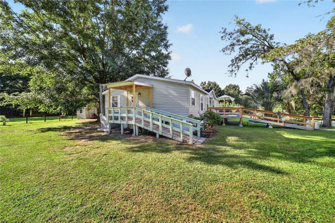 6051 SE 148th Terrace , Morriston, FL 32668 Photo