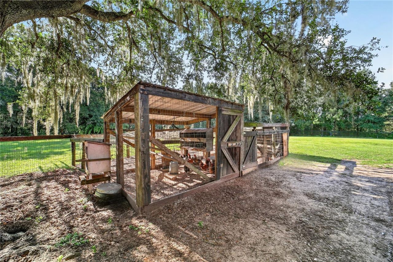 6051 SE 148th Terrace , Morriston, FL 32668 Photo