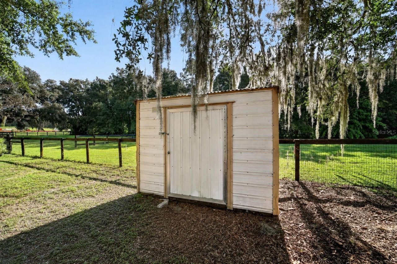 6051 SE 148th Terrace , Morriston, FL 32668 Photo