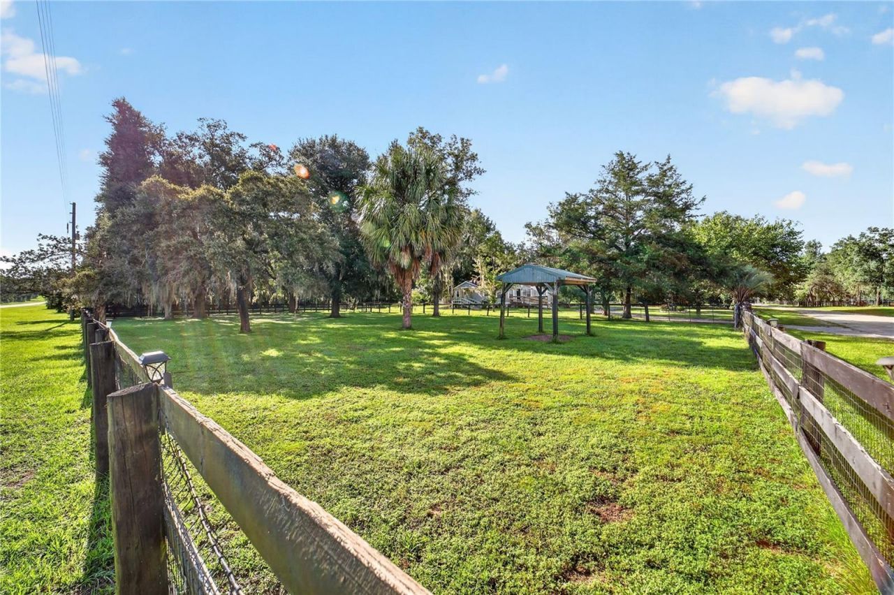 6051 SE 148th Terrace , Morriston, FL 32668 Photo