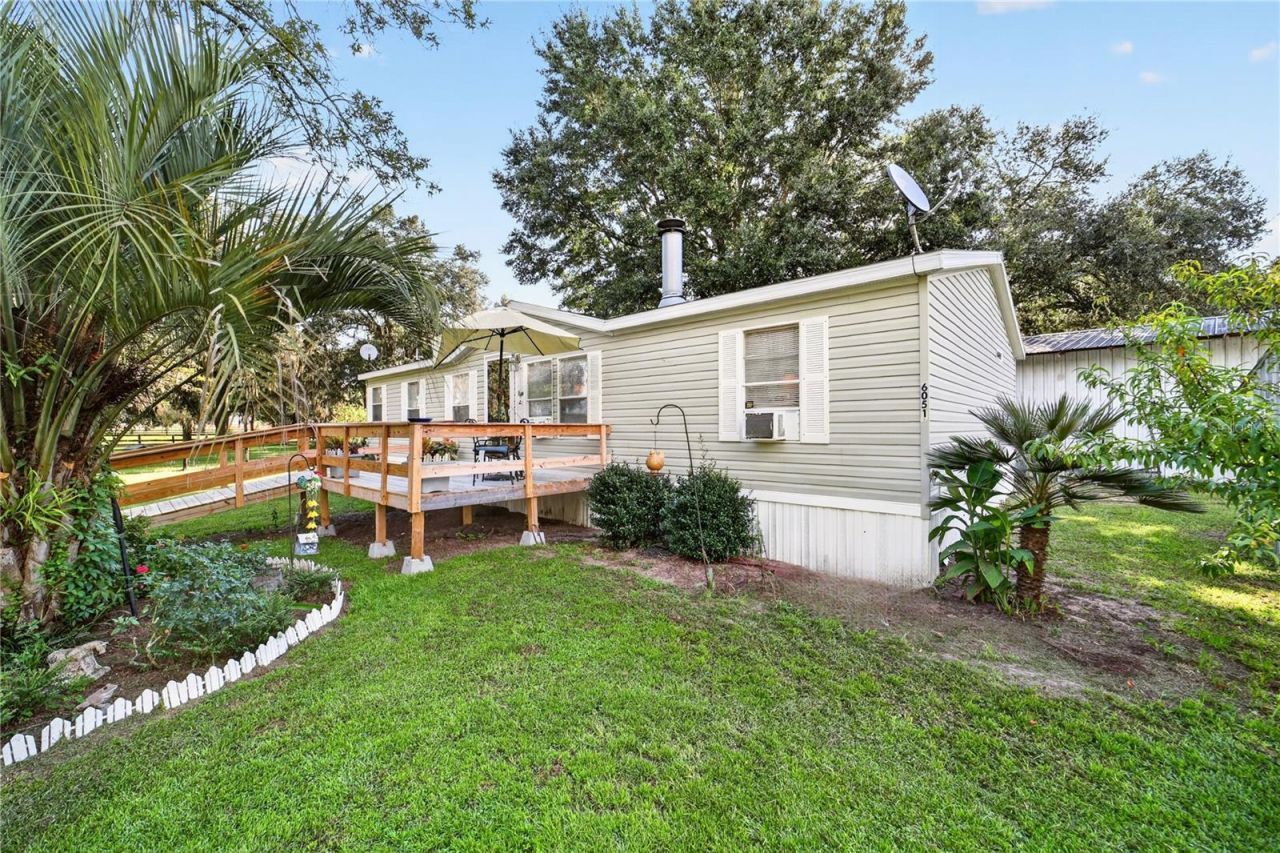 6051 SE 148th Terrace , Morriston, FL 32668 Photo
