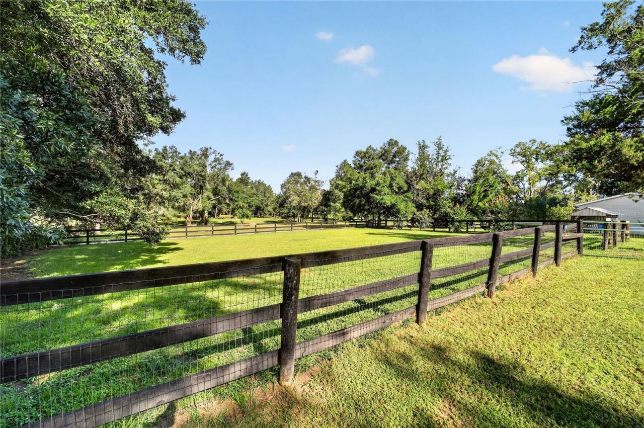 6051 SE 148th Terrace , Morriston, FL 32668 Photo