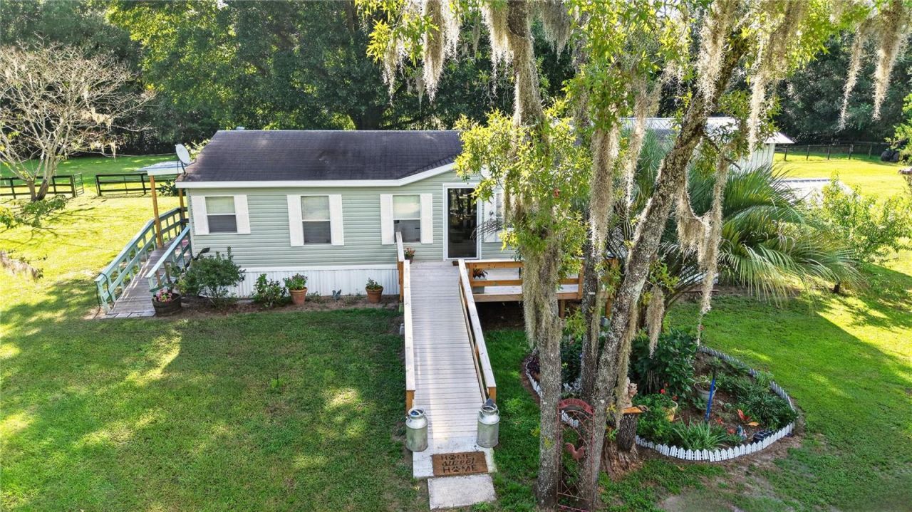 6051 SE 148th Terrace , Morriston, FL 32668 Photo
