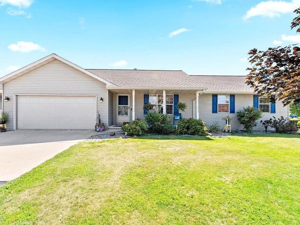5056 SNAPDRAGON CIRCLE, Little Suamico, WI 54141