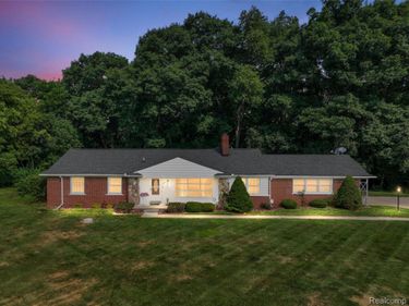 24800 N Cromwell Drive , Franklin Village, Mi 48025