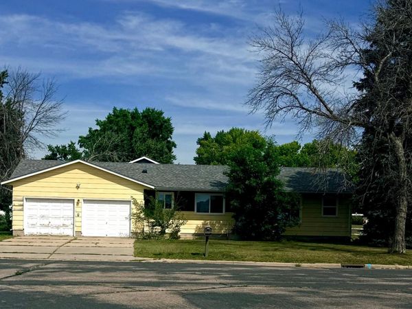 308 E Raven Street , Belle Plaine, MN 56011