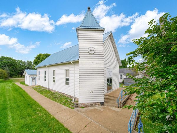 106 E Commercial Street, Brooklyn, MI 49230