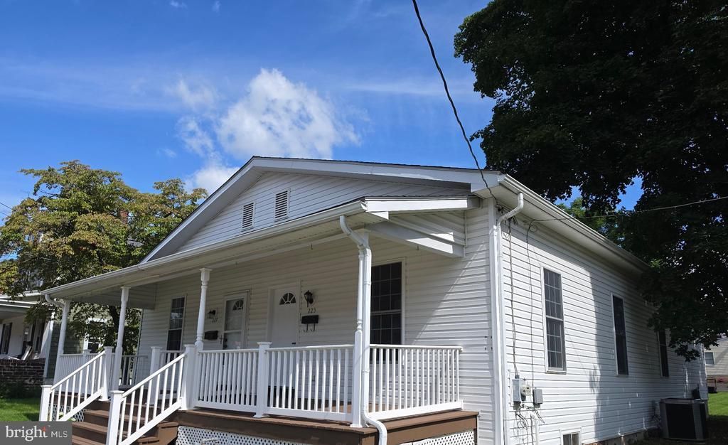 225 N MAIN ST., TELFORD, PA 18969