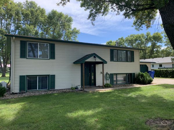 304 Walter Ave S, Lake Preston, SD 57249