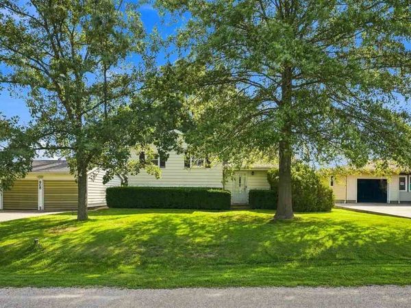 608 S 12th Ave, Washington, IA 52353