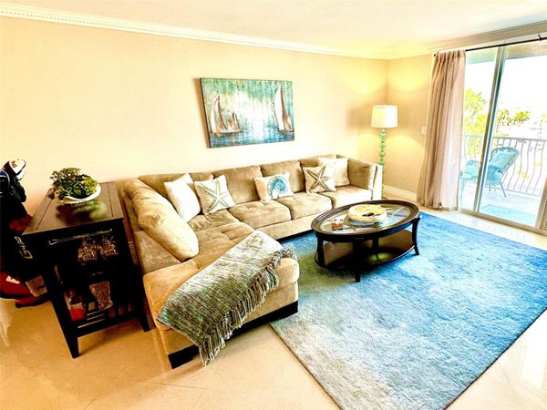 1 LAS OLAS Circle, Unit 415, Fort Lauderdale, FL 33316