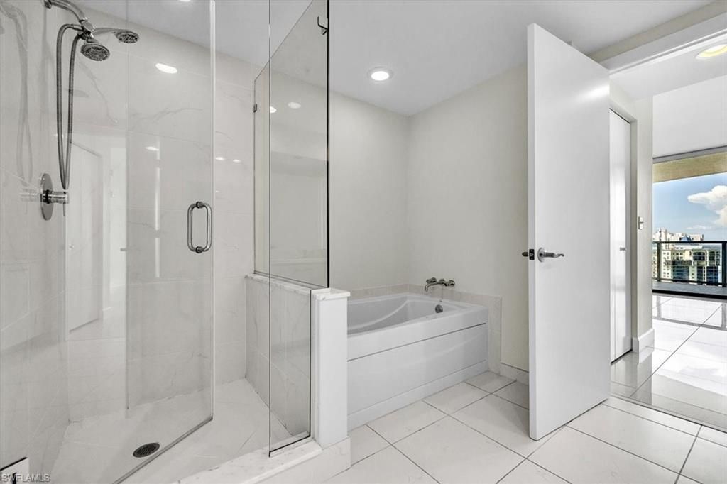 3000 Oasis Grand Blvd , Unit 2802, Fort Myers, FL 33916 Photo