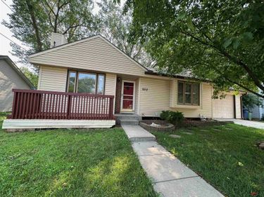 9717 Oak Ridge Drive, Bellevue, NE 68123