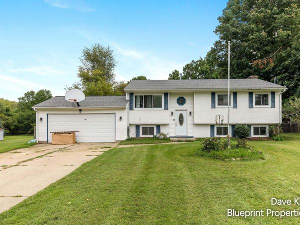131 Manor Drive, Middleville, MI 49333