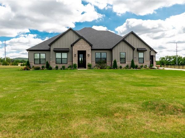 901 Noah Street , Fayetteville, AR 72703
