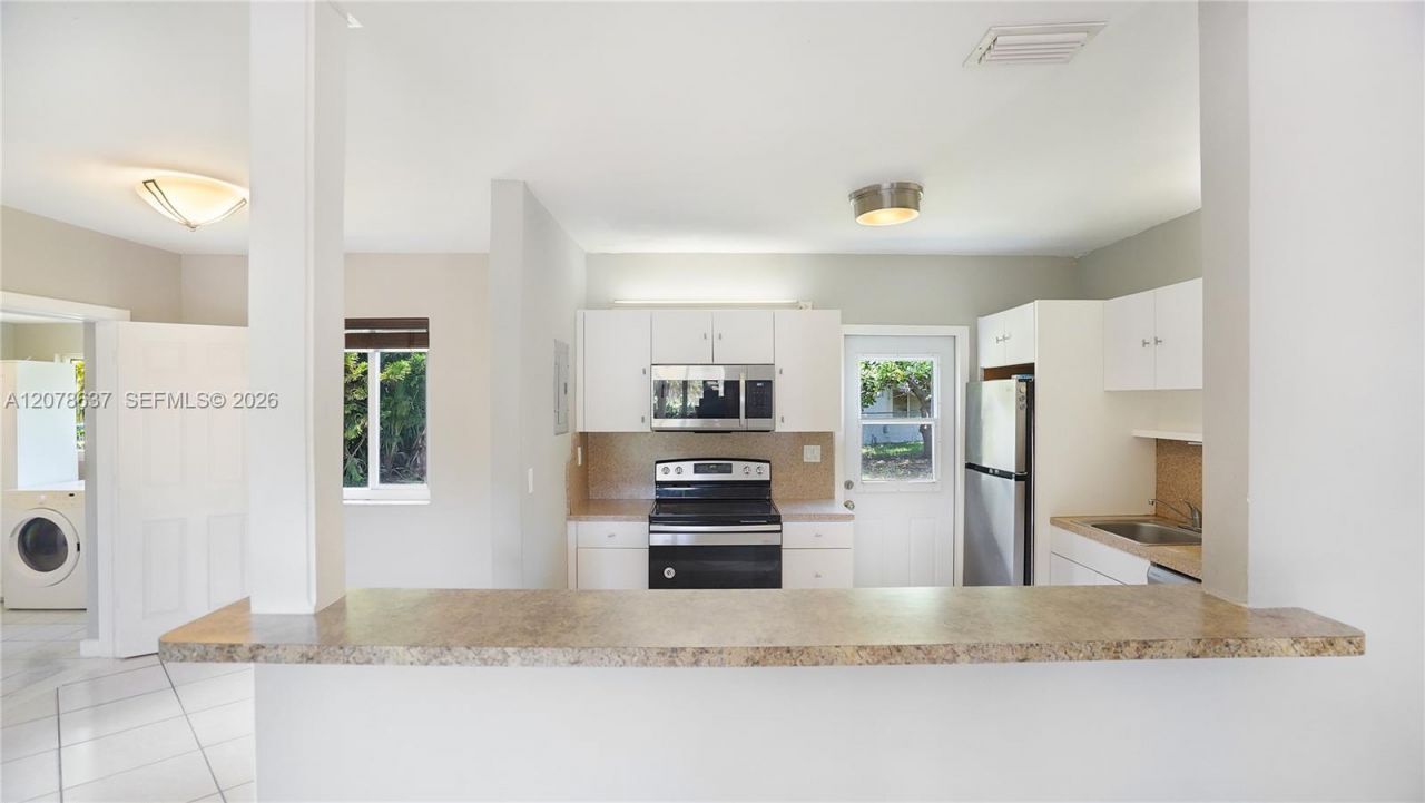 903 NE 2nd St, Hallandale Beach, FL 33009 Photo