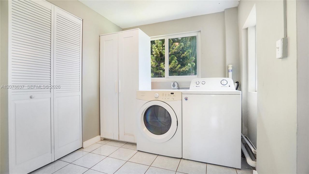 903 NE 2nd St, Hallandale Beach, FL 33009 Photo