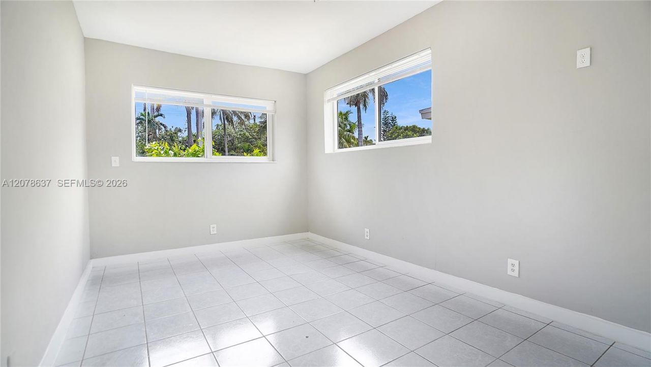 903 NE 2nd St, Hallandale Beach, FL 33009 Photo
