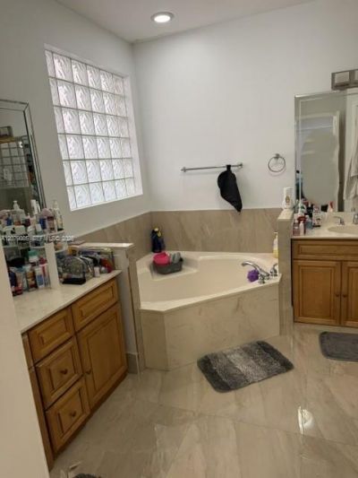 9771 NW 32nd St, Doral, FL 33172 Photo