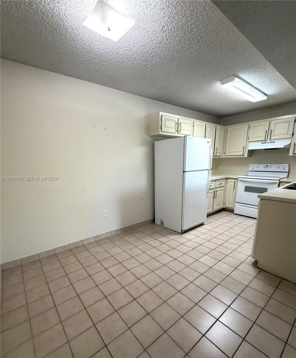 351 Palm Way , Unit 303, Pembroke Pines, FL 33025 Photo