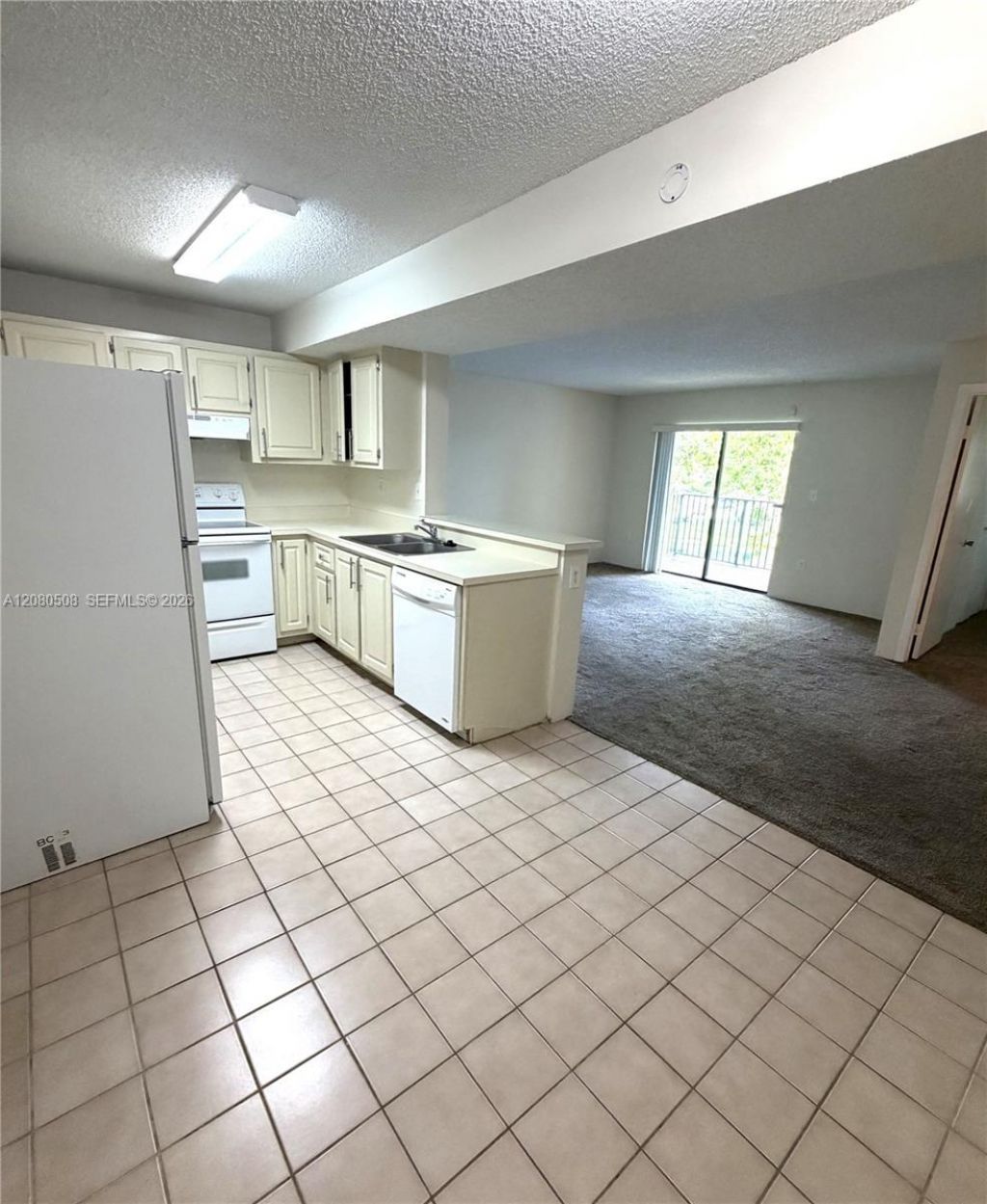 351 Palm Way , Unit 303, Pembroke Pines, FL 33025 Photo