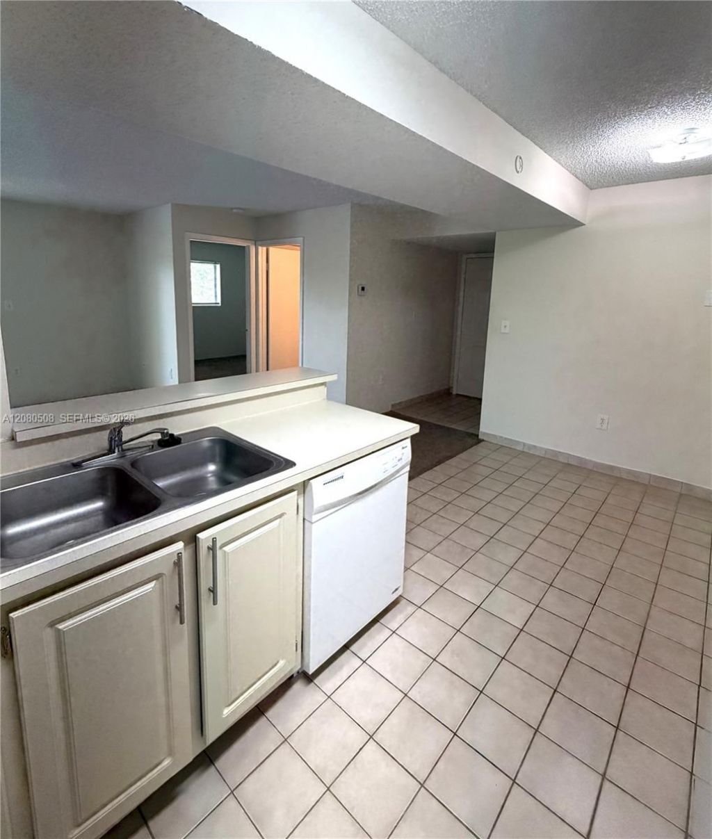 351 Palm Way , Unit 303, Pembroke Pines, FL 33025 Photo