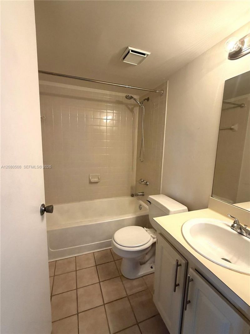 351 Palm Way , Unit 303, Pembroke Pines, FL 33025 Photo