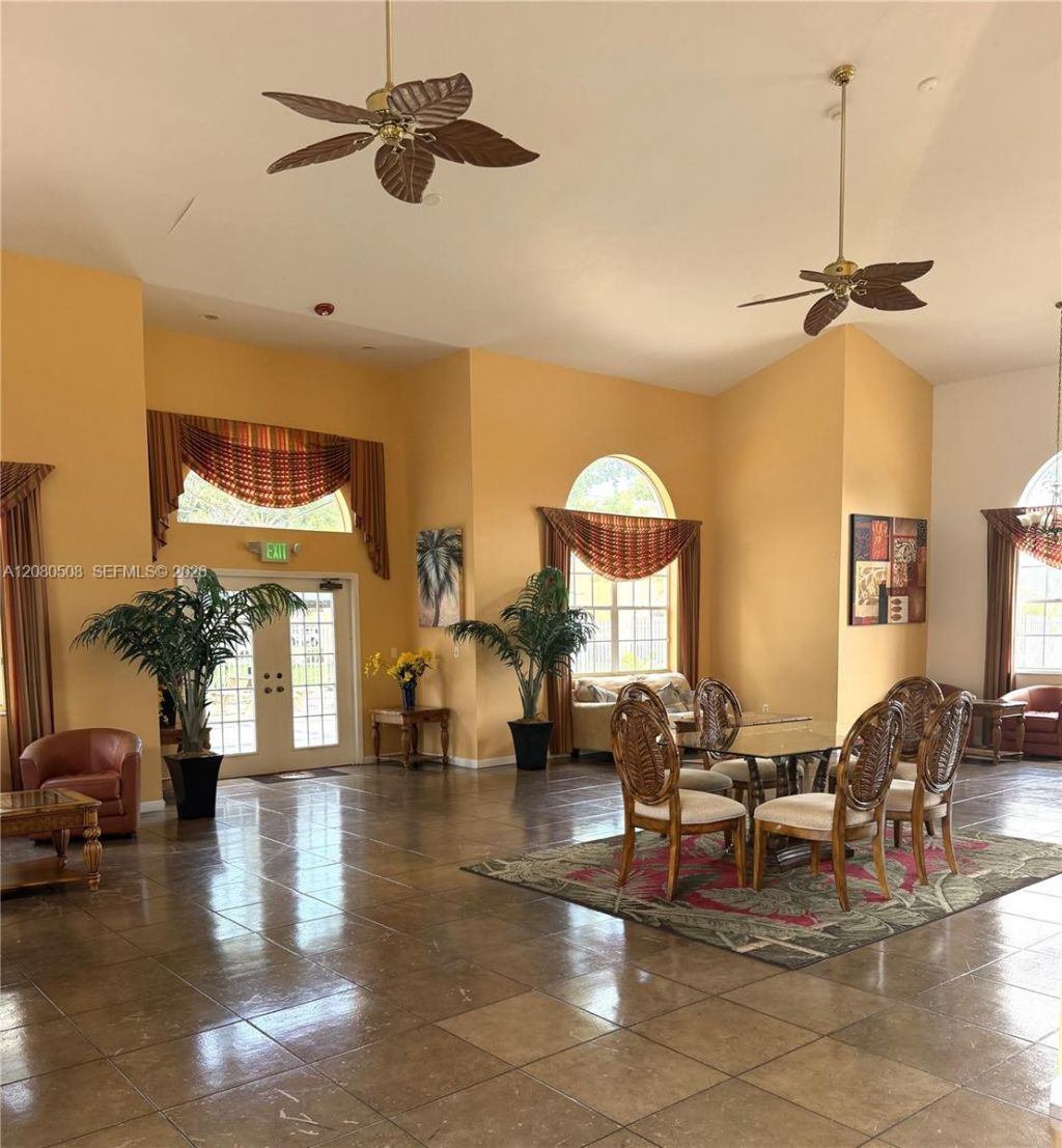 351 Palm Way , Unit 303, Pembroke Pines, FL 33025 Photo