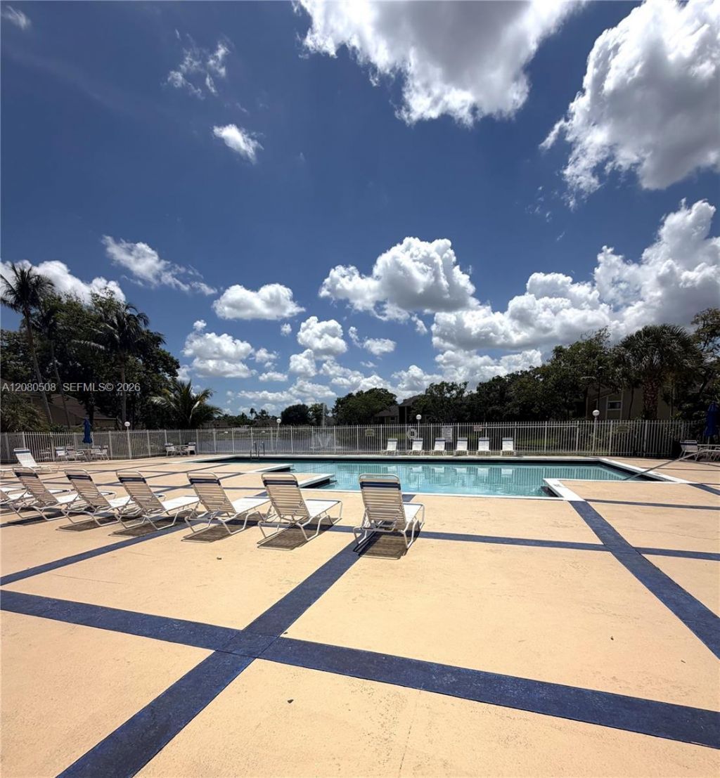 351 Palm Way , Unit 303, Pembroke Pines, FL 33025 Photo