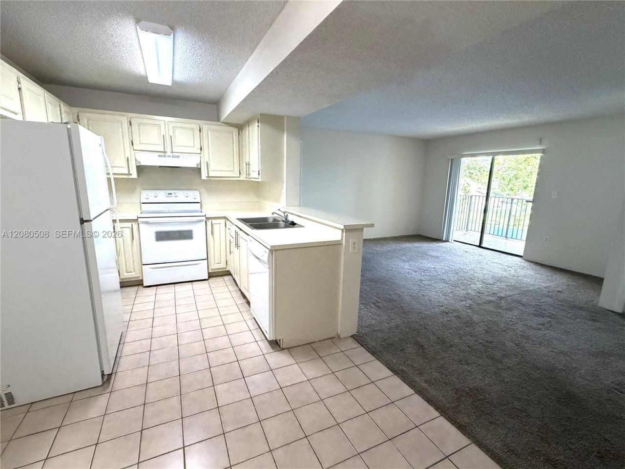 351 Palm Way , Unit 303, Pembroke Pines, FL 33025 Photo