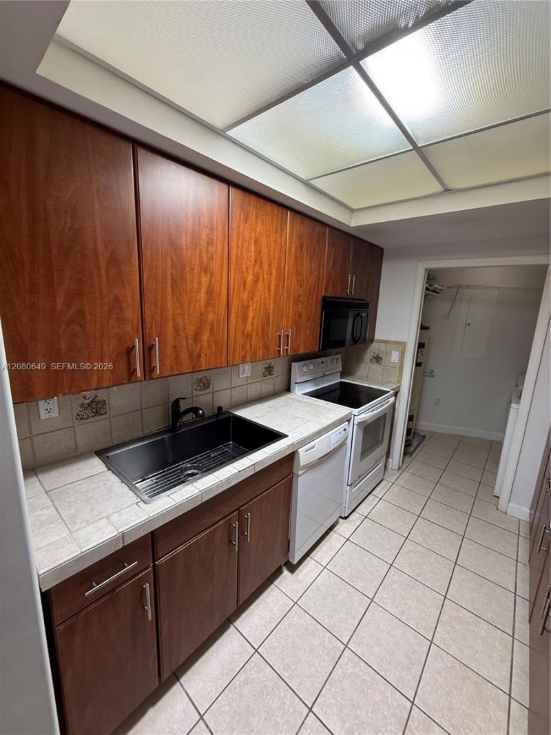 9755 NW 52nd St, Unit 212, Doral, FL 33178 Photo