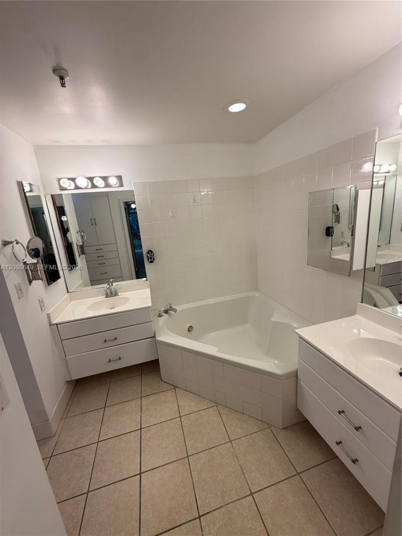 9755 NW 52nd St, Unit 212, Doral, FL 33178 Photo