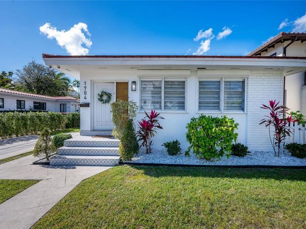 1704 S Le Jeune Rd , Coral Gables, FL 33134