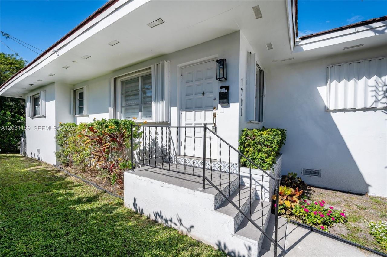 1704 S Le Jeune Rd, Coral Gables, FL 33134 Photo