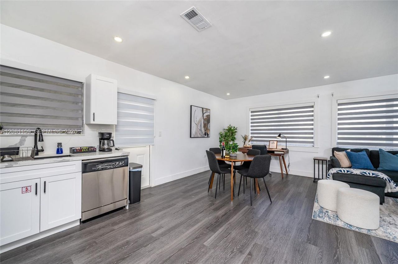 1704 S Le Jeune Rd, Coral Gables, FL 33134 Photo