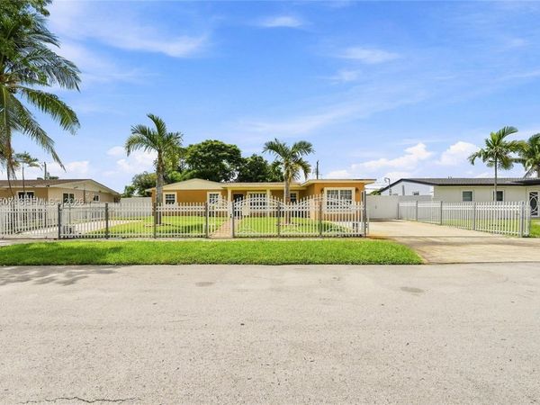 4470 NW 171st Ter , Miami Gardens, FL 33055