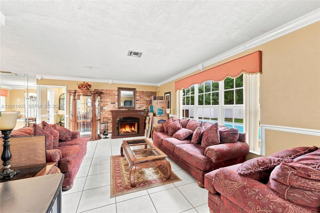4470 NW 171st Ter, Miami Gardens, FL 33055 Photo