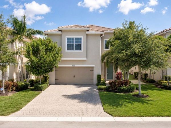 4729 Greenway Dr , Hollywood, FL 33021