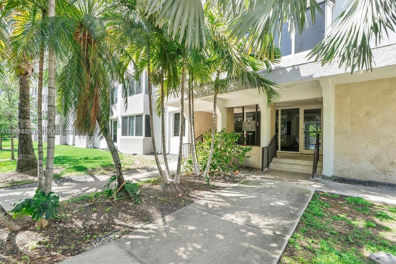 250 180th Dr , Unit 158, Sunny Isles Beach, FL 33160 Photo