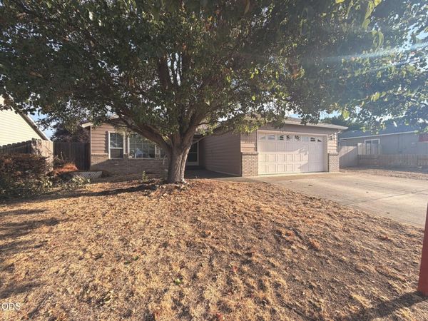 2321 Savannah Drive, Central Point, OR 97502