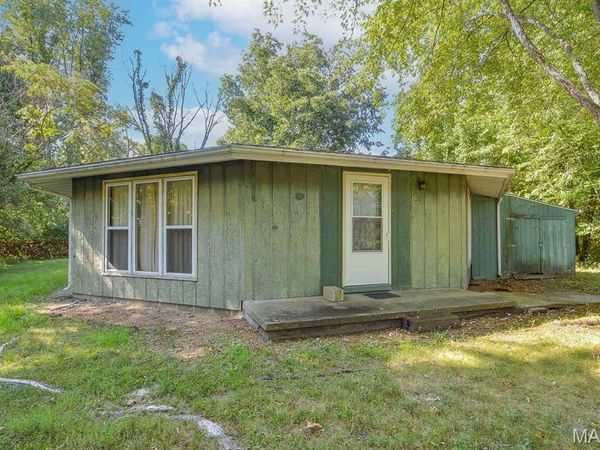270 Locust Street, Carlyle, IL 62231