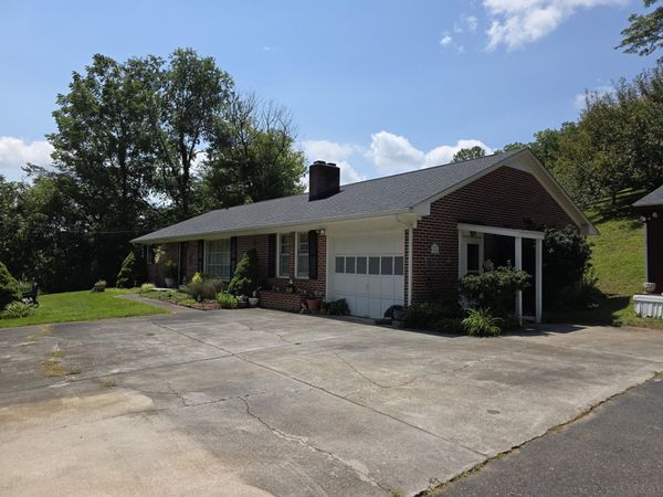 1377 Floyd Hwy N, Floyd, VA 24091