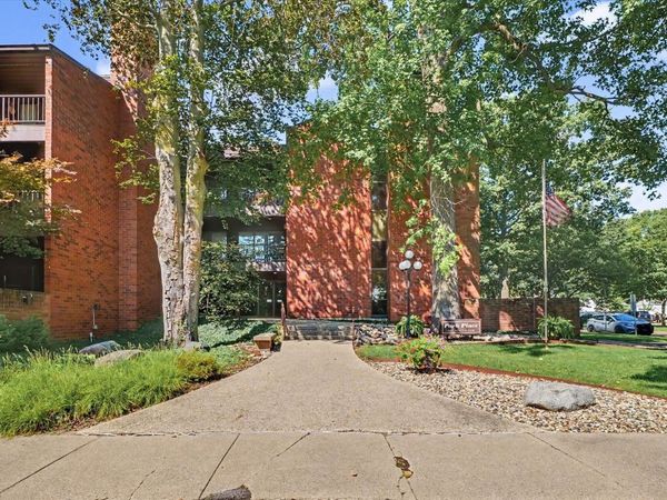 107 N Elm Street, Unit 205, Champaign, IL 61820